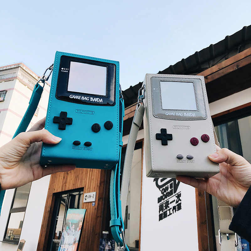 Retro Gaming Handheld - حقيبة كتف صغيرة بتصميم وحدة تحكم