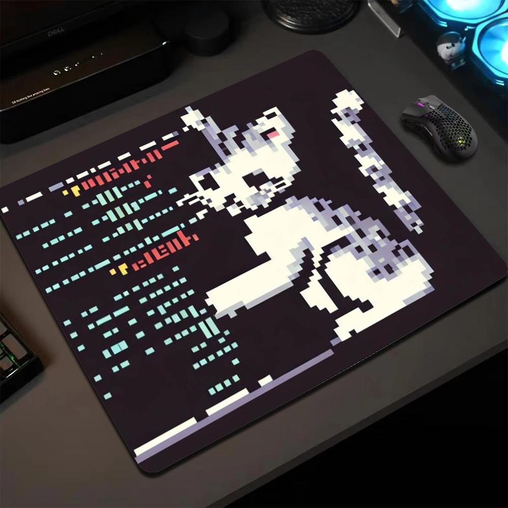 Retro Gaming Desk - لوحة ماوس صغيرة بتصميم قطة بكسل،