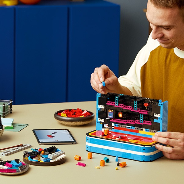 مجموعة بناء نموذج عرض لعبة الأ - مراجعة Retro Gaming Lego وسعره